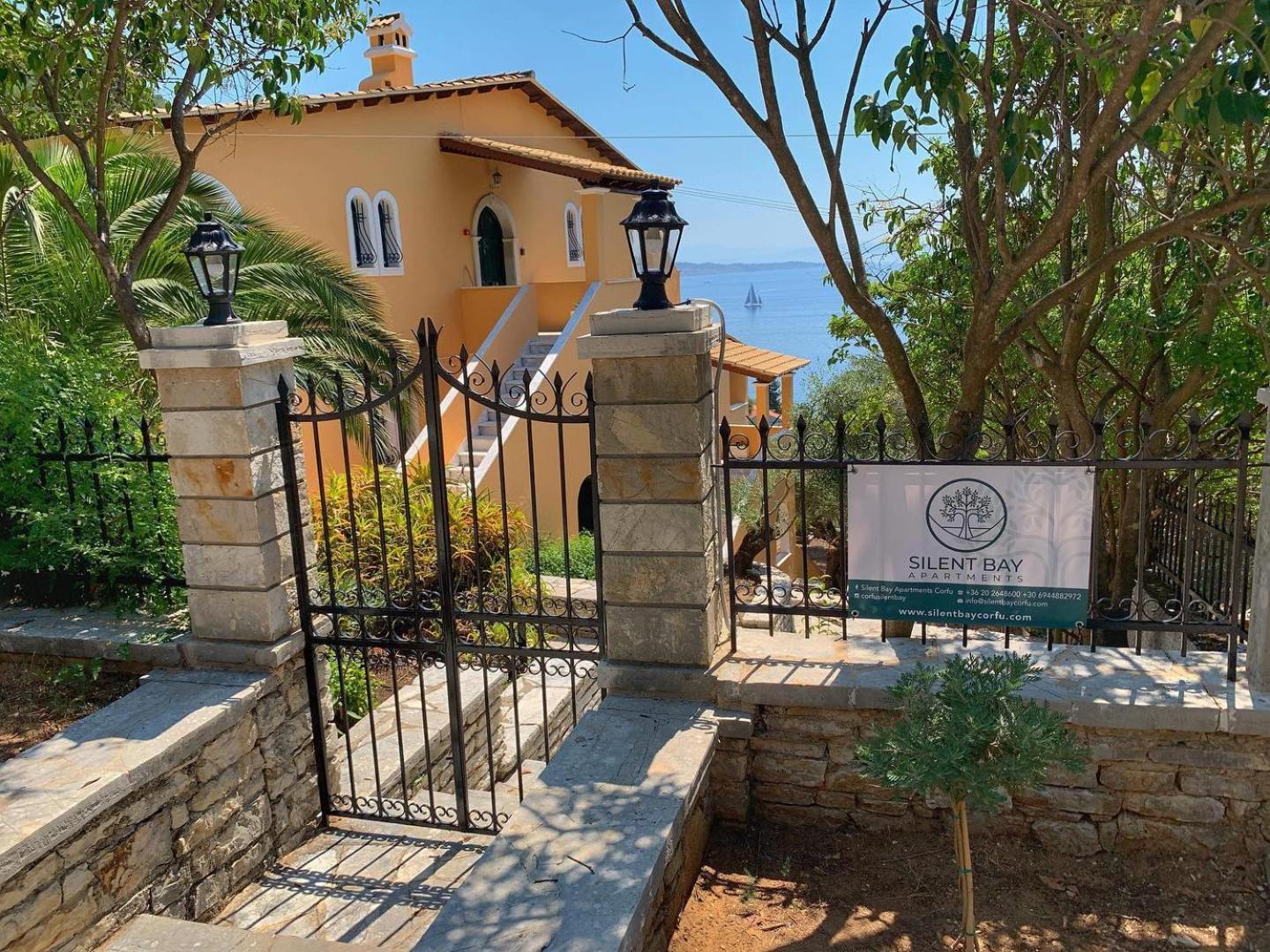 Silent Bay Apartments Katavolos Bagian luar foto