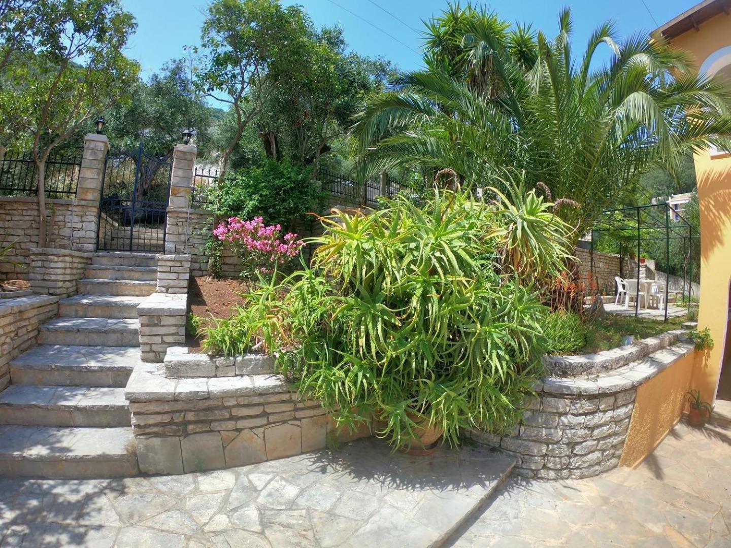 Silent Bay Apartments Katavolos Bagian luar foto