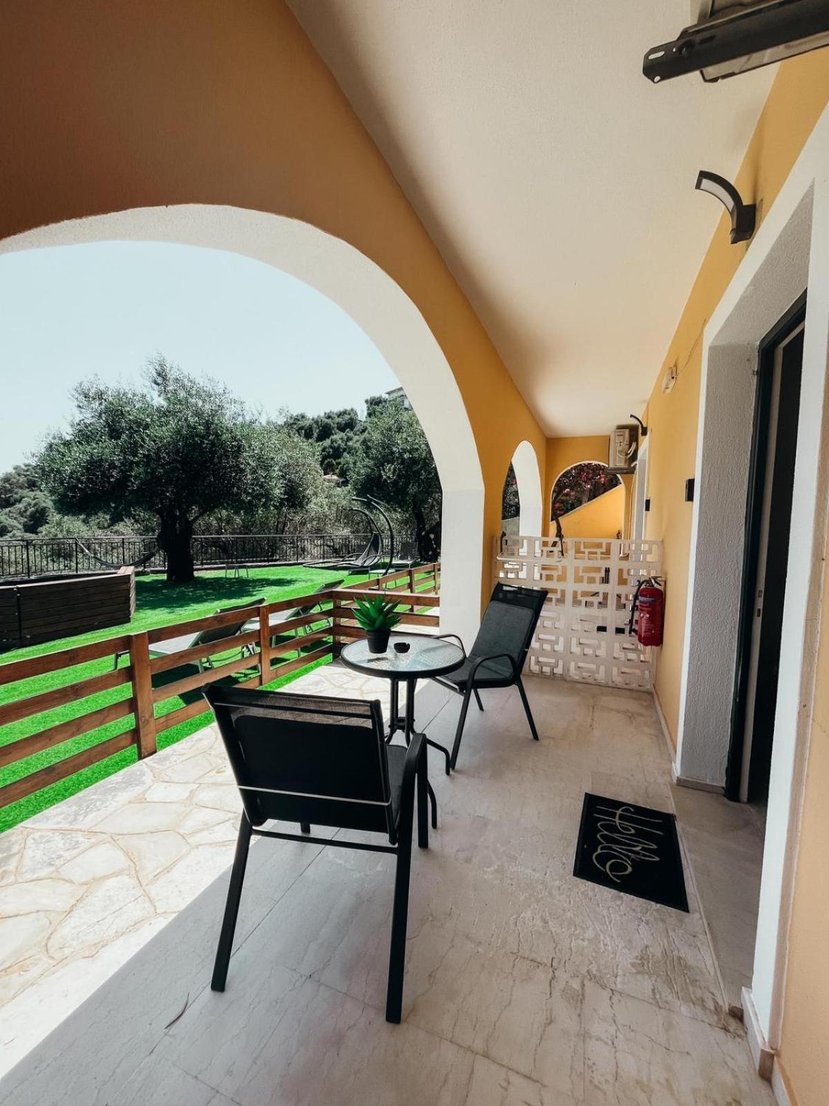 Silent Bay Apartments Katavolos Bagian luar foto